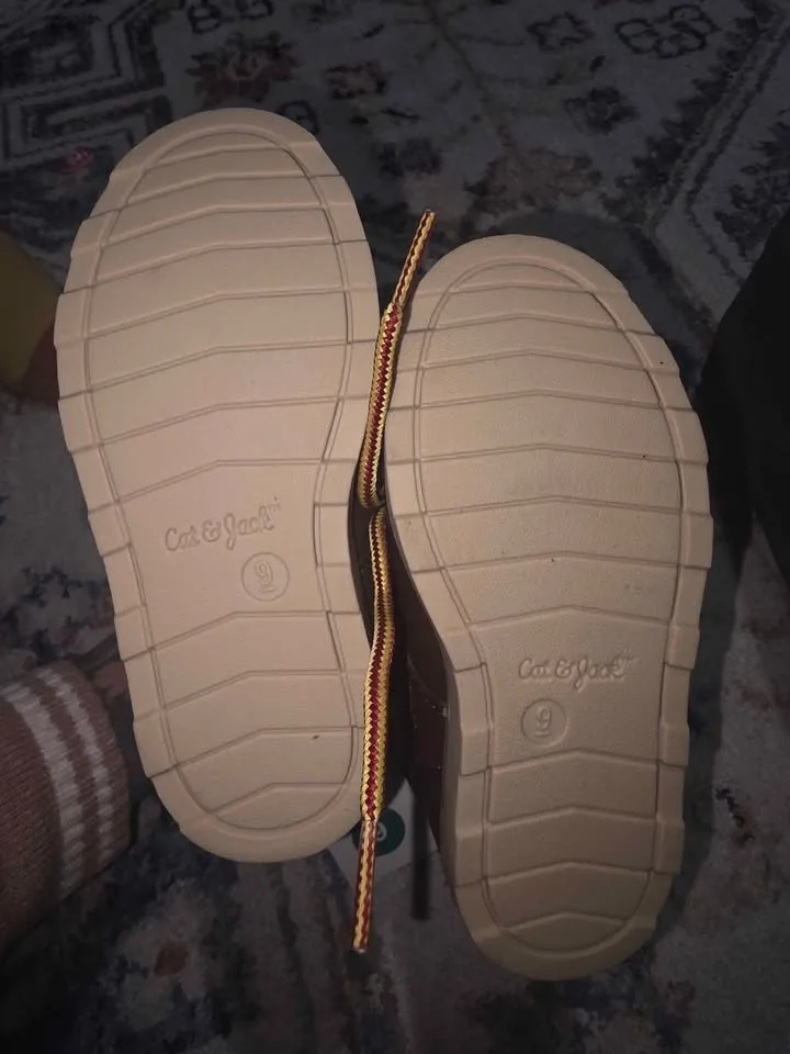 NEW Cat & Jack Boys' Greyson Boots Brown Size 9 image indicator(7)