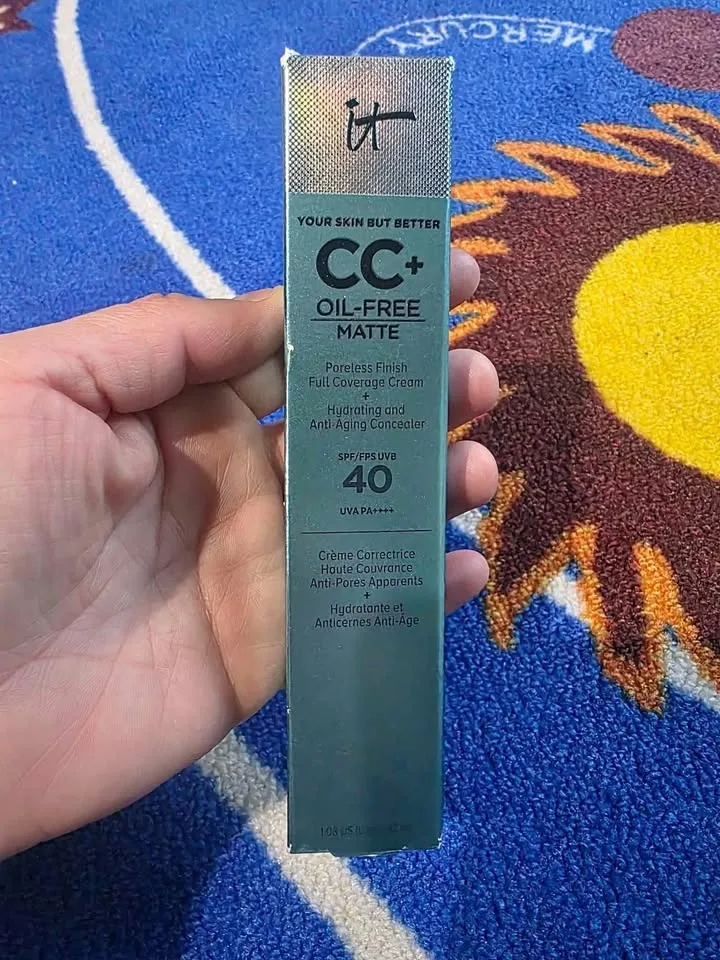 it Cosmetics CC Oil-Free Matte SPF 40 Poreless Finish Full Cover