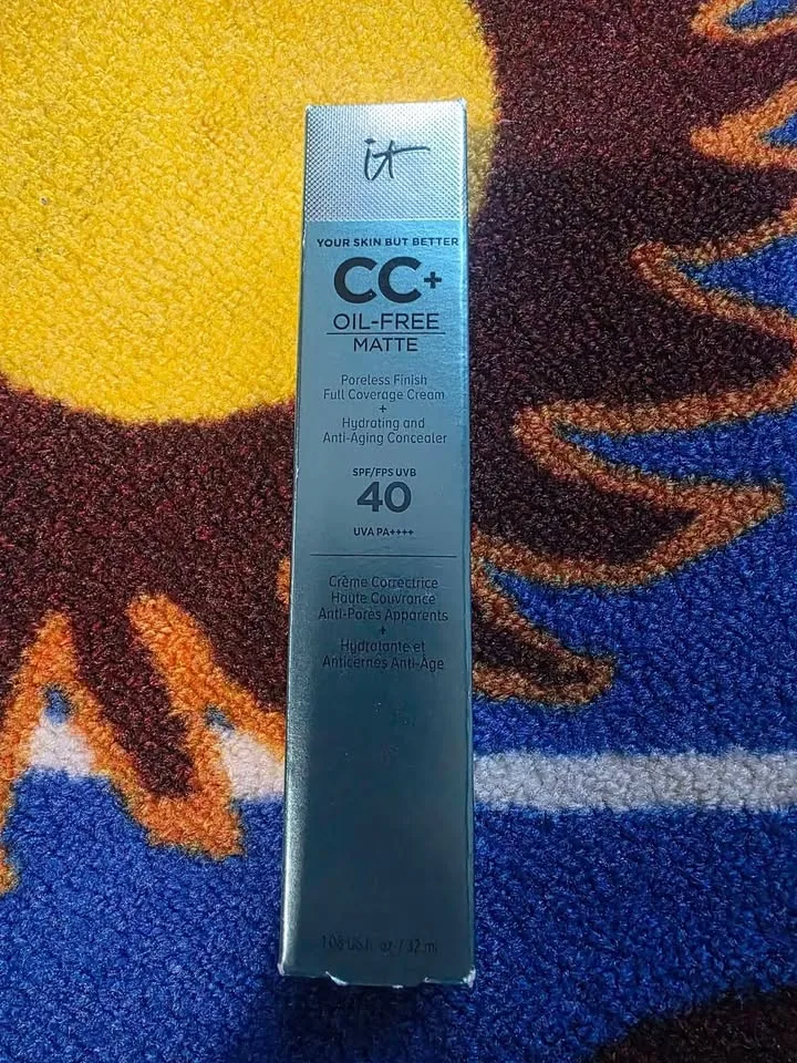 it Cosmetics CC Oil-Free Matte SPF 40 Poreless Finish Full Cover image indicator(7)