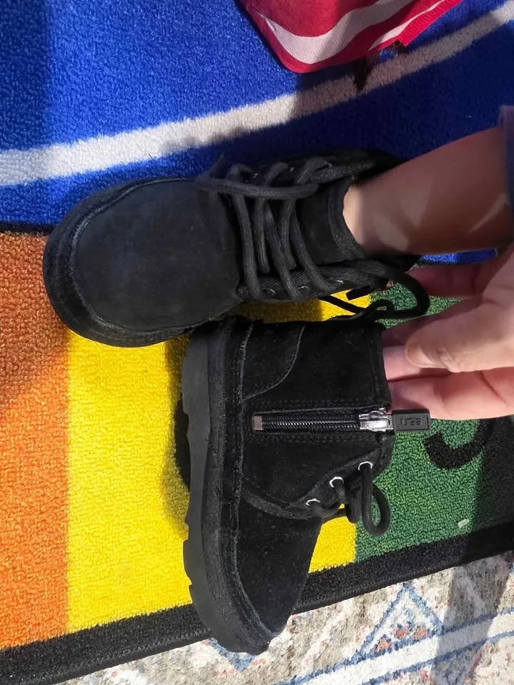 UGG Neumel II Boot Size 9 Black 1017320T Toddler image indicator(3)