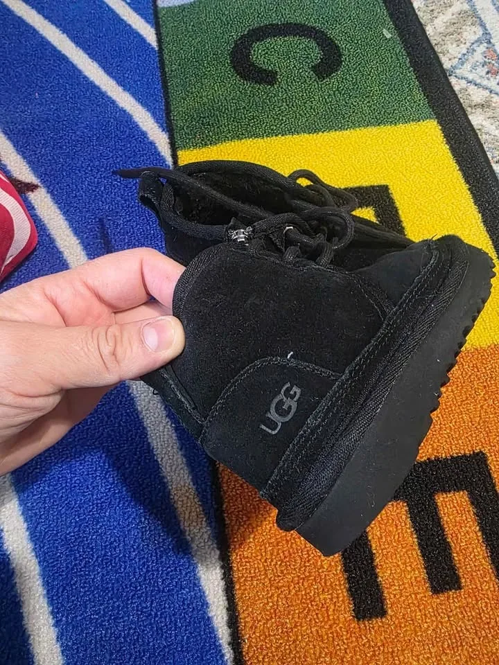 UGG Neumel II Boot Size 9 Black 1017320T Toddler image indicator(4)