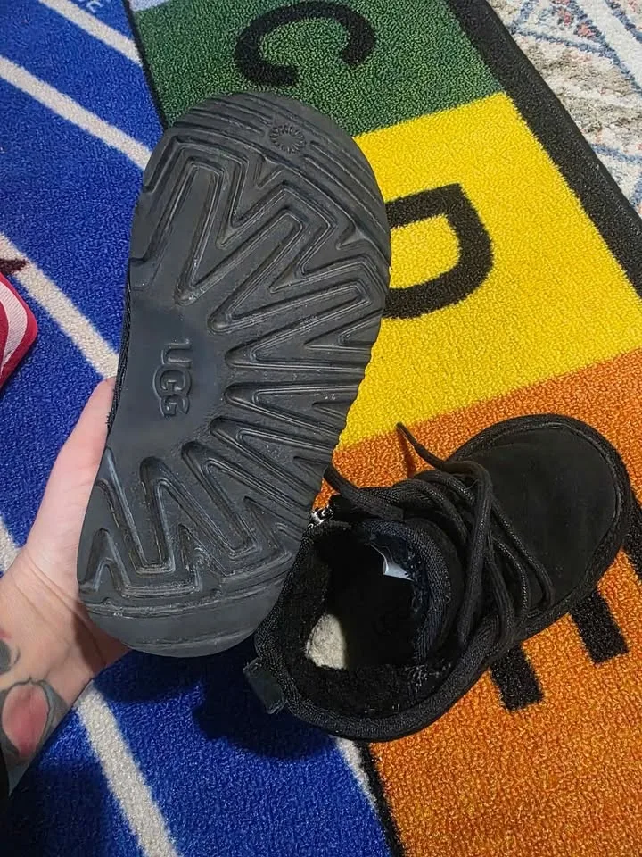 UGG Neumel II Boot Size 9 Black 1017320T Toddler image indicator(9)