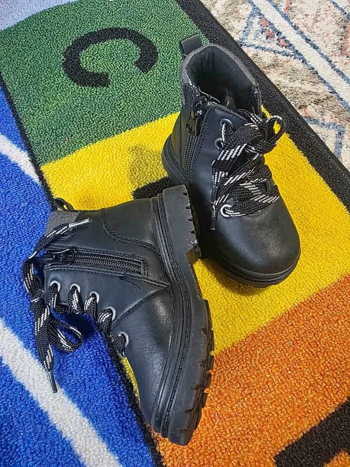 Cat & Jack Toddler UNIZEX SIZE 6 Black Atlas Lace-Up Combat Boot