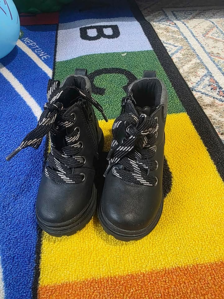 Cat & Jack Toddler UNIZEX SIZE 6 Black Atlas Lace-Up Combat Boot - photo 3