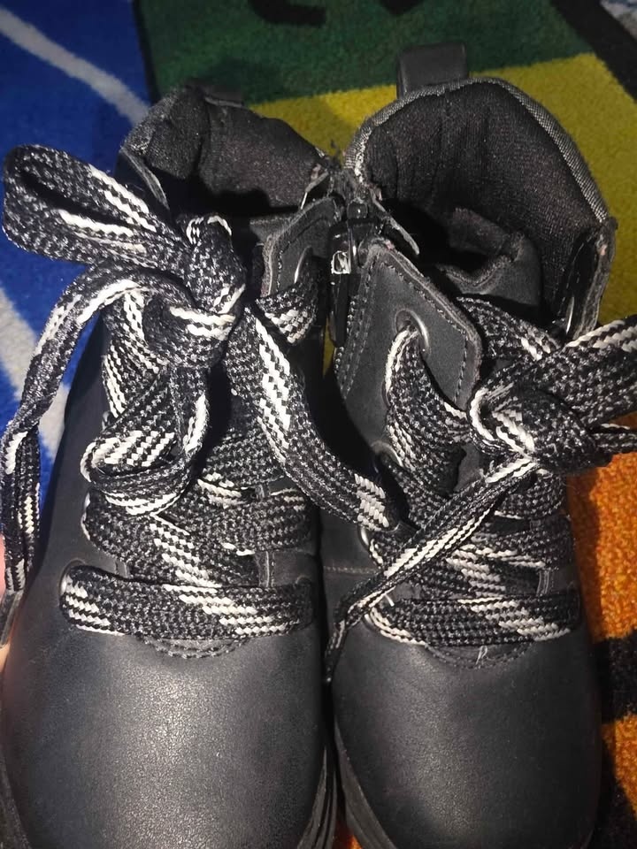 Cat & Jack Toddler UNIZEX SIZE 6 Black Atlas Lace-Up Combat Boot - photo 4
