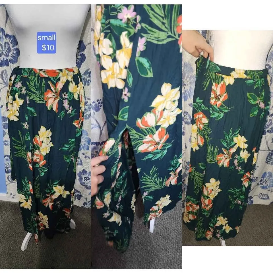 Bundle Women clothes XS S M for sele image indicator(6)