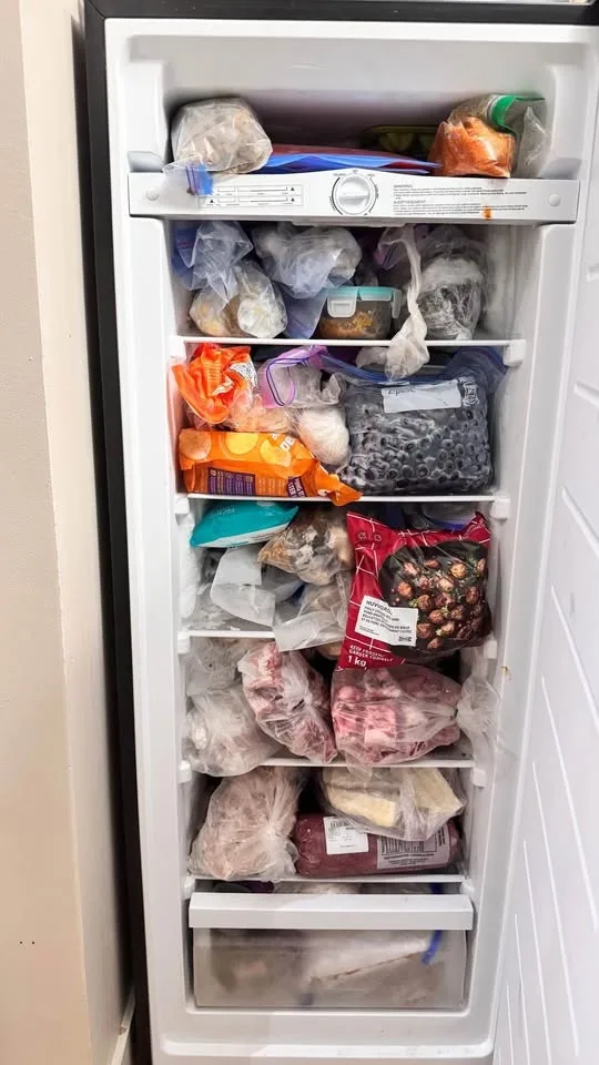 7 cu. Ft. Upright Convertible Freezer image indicator(4)