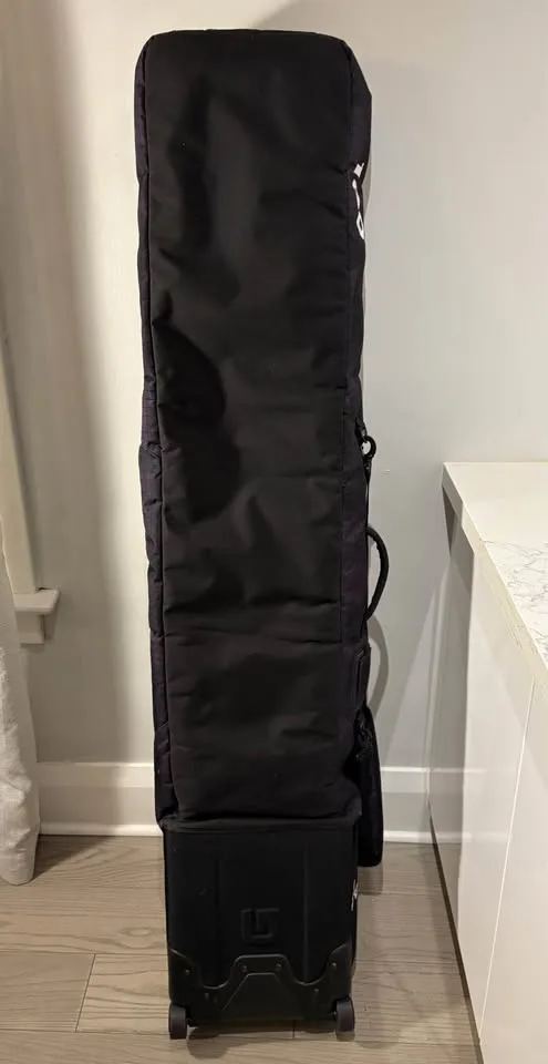 Burton heavy-duty padded snowboard travel bag with wheels image indicator(3)