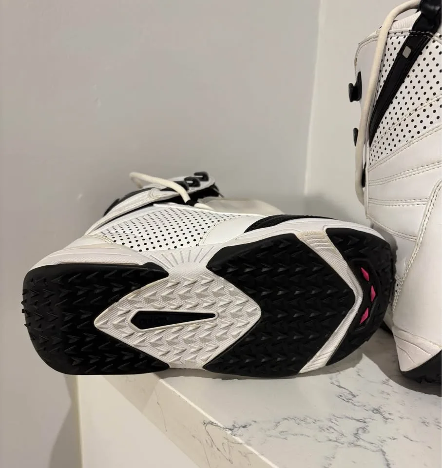 Burton Lodi Flex Women's US 7 Snowboard Boots image indicator(3)