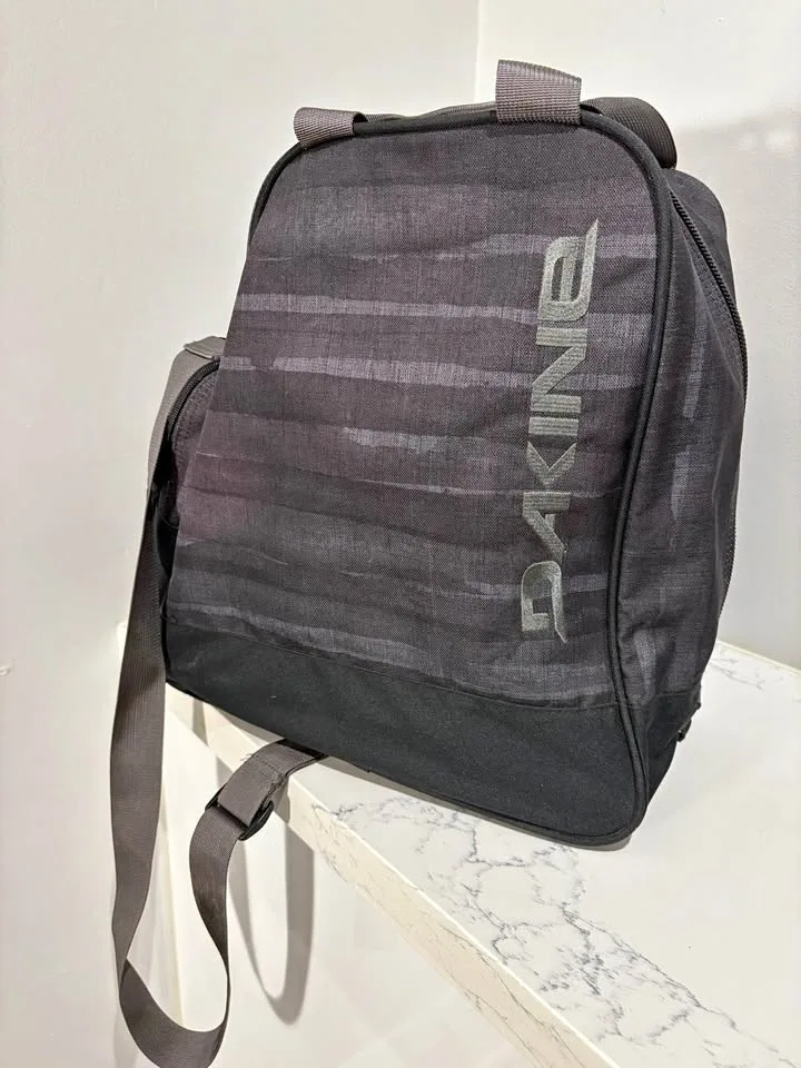 Dakine snowboard boots bag