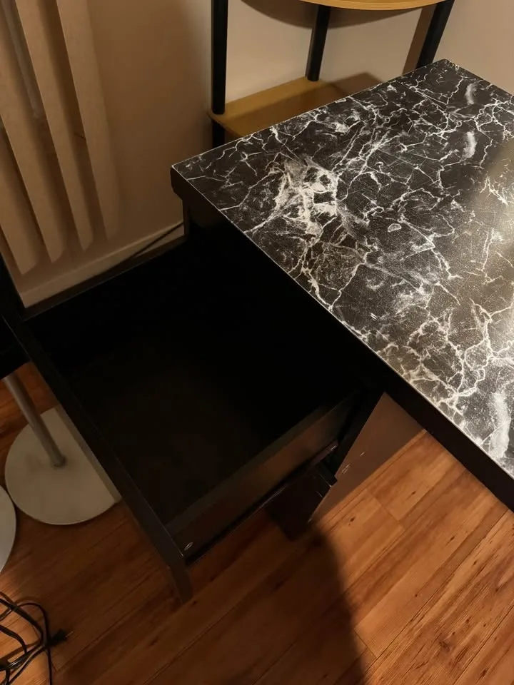 Computer Desk in Good Condition image indicator(3)