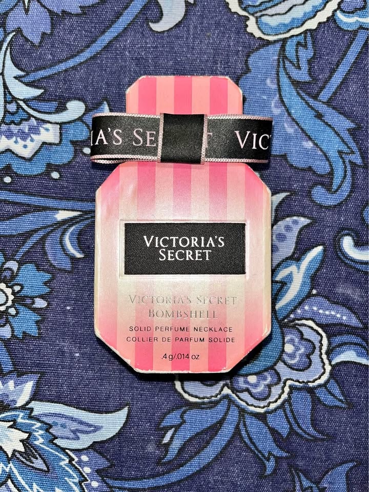 BNIB Victoria’s Secret Bombshell Solid Perfume necklace. Retails