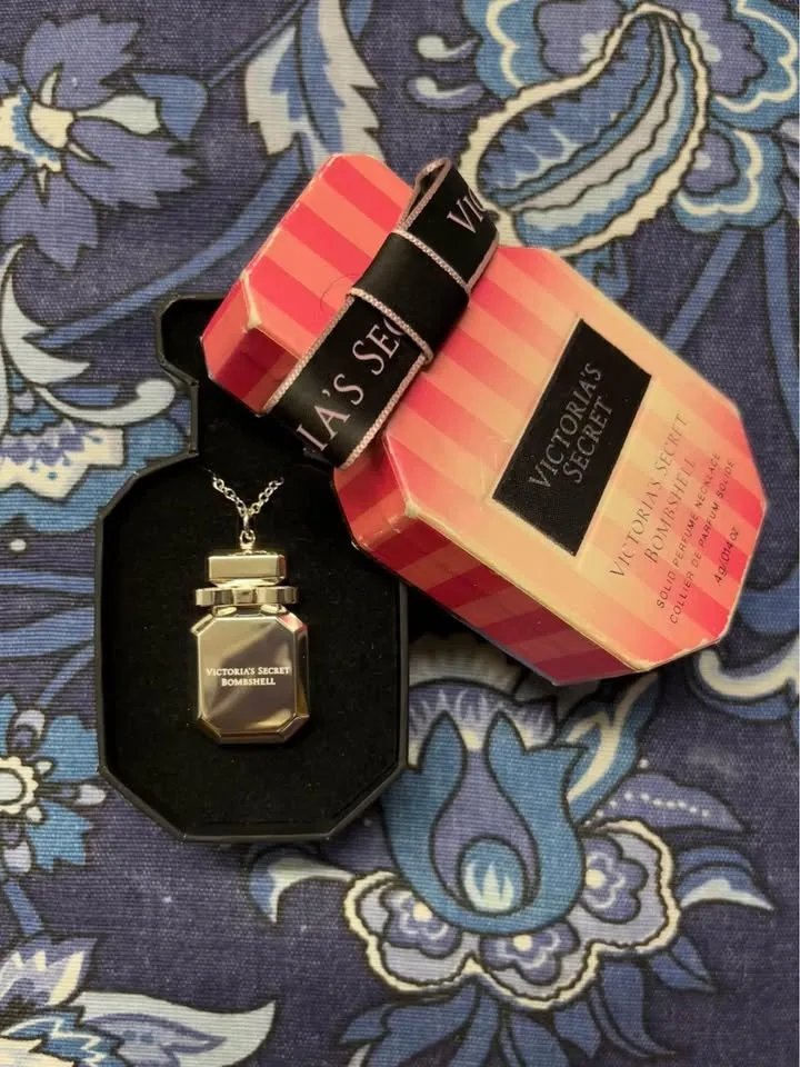 BNIB Victoria’s Secret Bombshell Solid Perfume necklace. Retails image indicator(2)