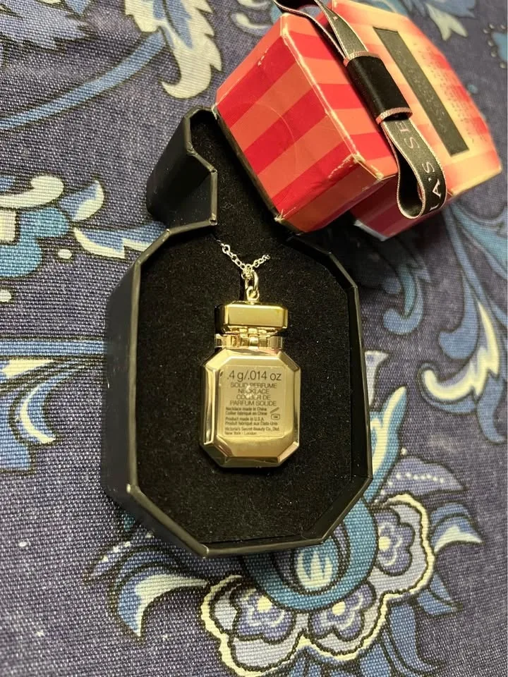 BNIB Victoria’s Secret Bombshell Solid Perfume necklace. Retails image indicator(4)