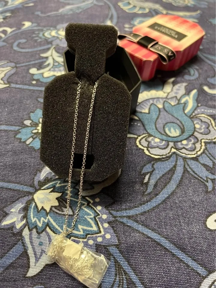 BNIB Victoria’s Secret Bombshell Solid Perfume necklace. Retails image indicator(5)