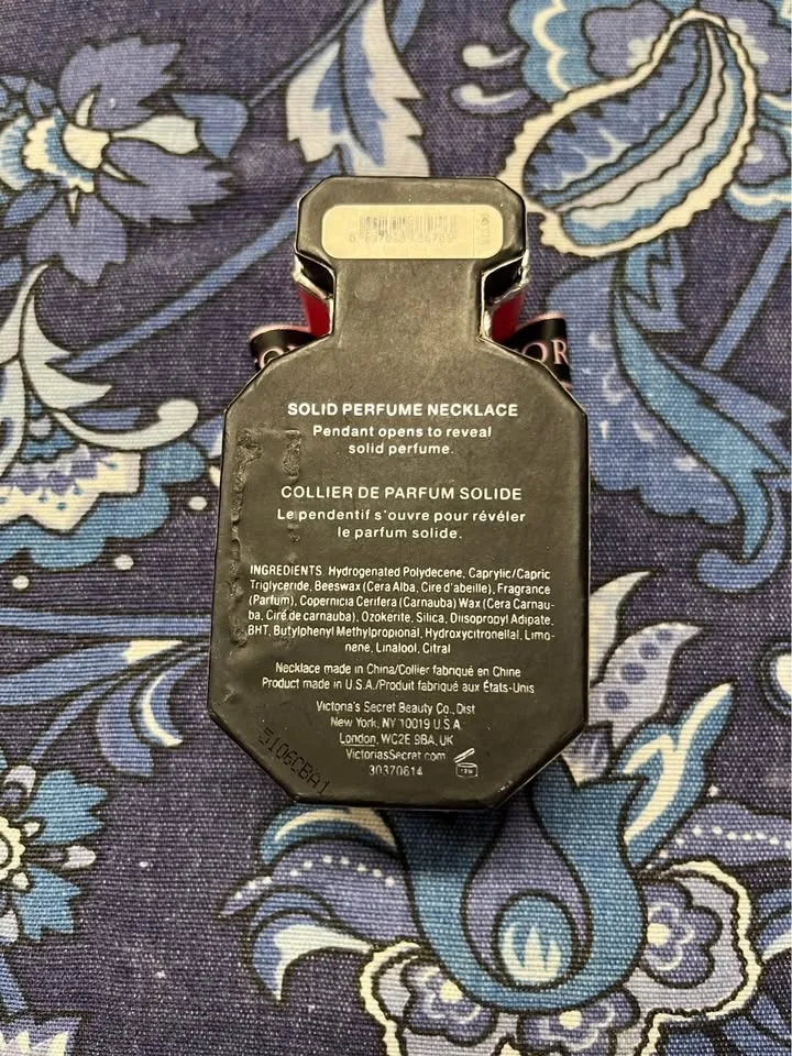 BNIB Victoria’s Secret Bombshell Solid Perfume necklace. Retails image indicator(6)