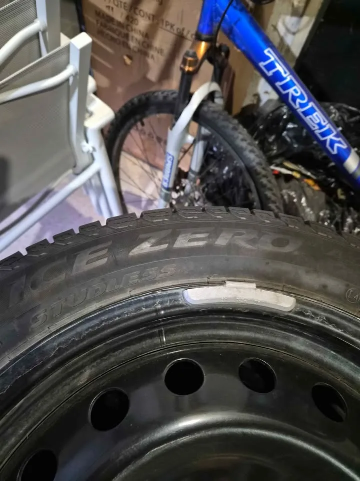 245 45 18 Pirelli Ice Zero Winter Set image indicator(4)