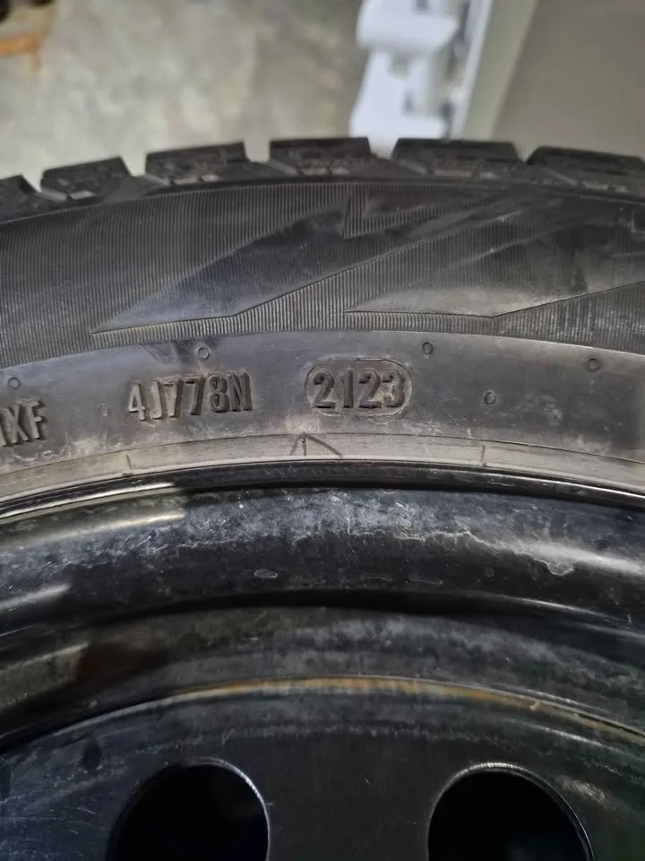 245 45 18 Pirelli Ice Zero Winter Set image indicator(5)