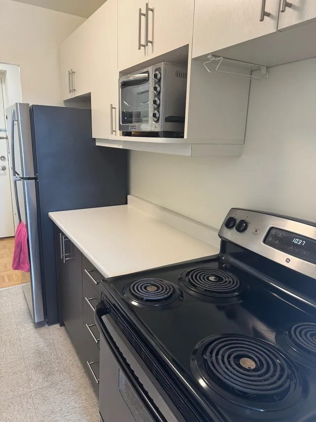 Moving out sale!!!! Keep all the furniture for free!!!! image indicator(6)