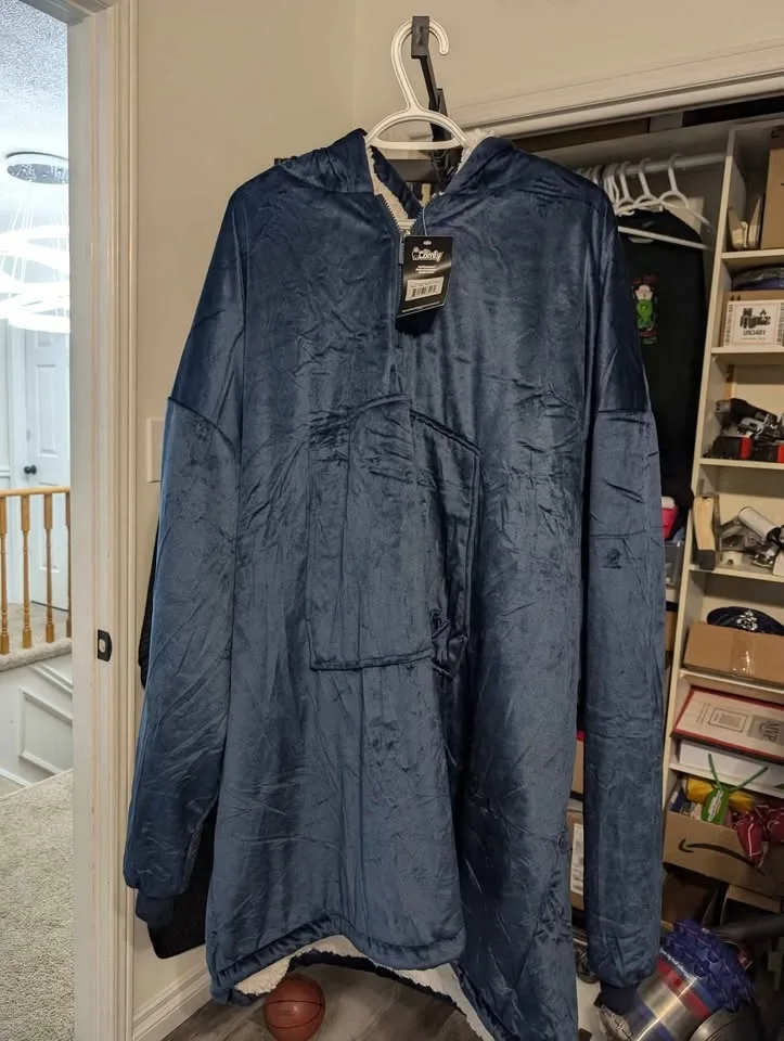 THE COMFY Original | Sherpa Lined Microfiber Fleece Wearable Bla image indicator(5)