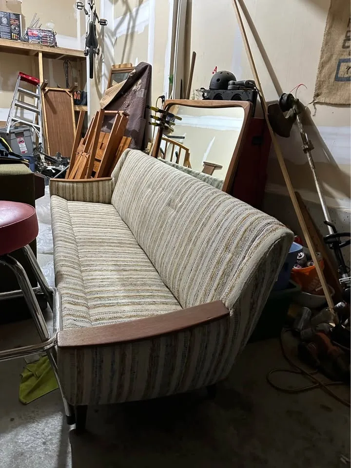 Custom Couch Reupholstery & Restoration image indicator(3)