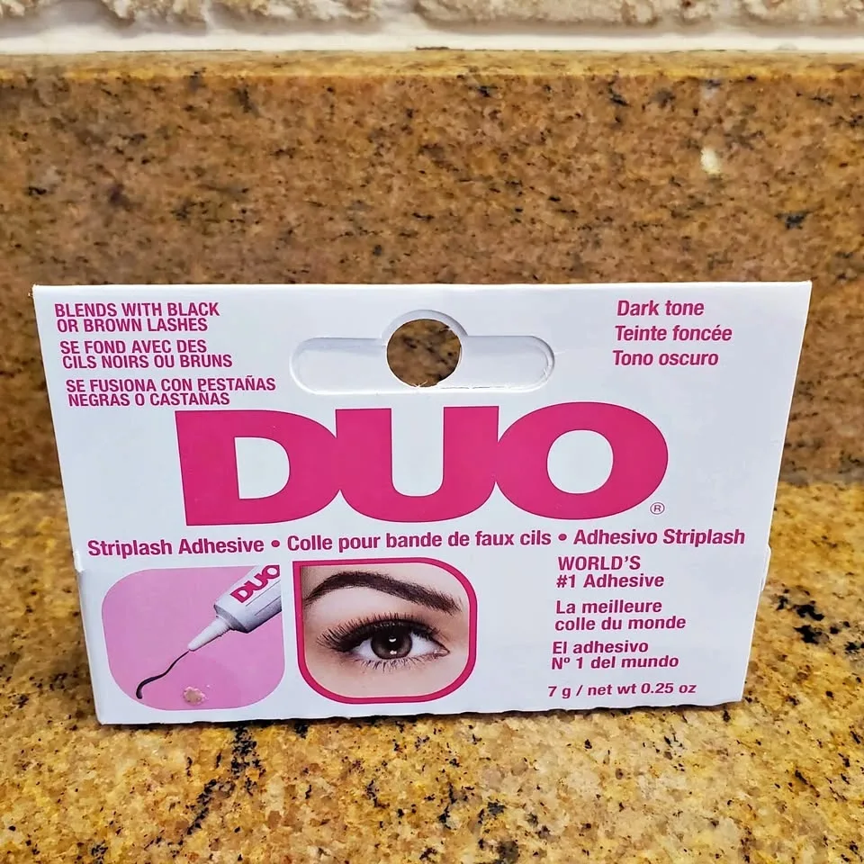 BNIB DUO Striplash Faux Eyelash Adhesive Dark Tone