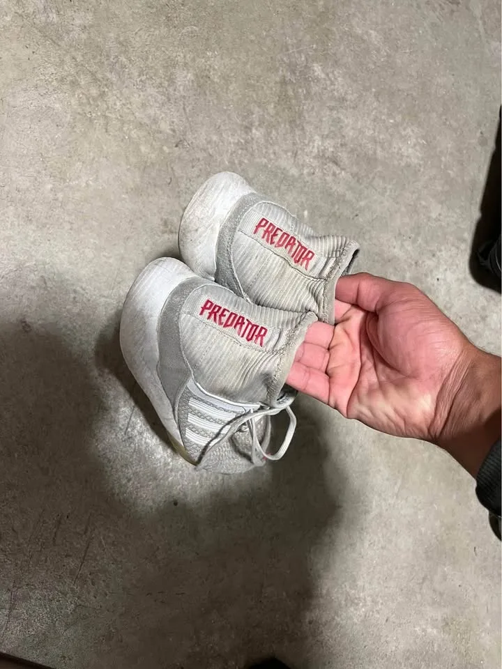 Predator indoor soccer cleats image indicator(2)