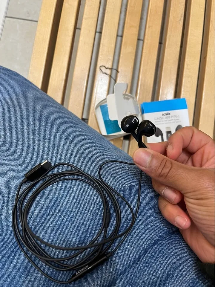 Freshly Opened Earbuds Never Used image indicator(2)