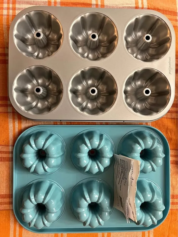 Pampered Chef Mini Fluted Pan