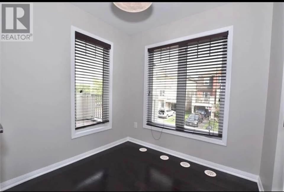 3 Beds 2 Baths - Townhouse - photo 5