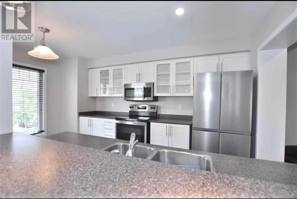 3 Beds 2 Baths - Townhouse image indicator(8)