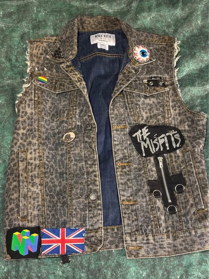 Custom Nirvana Patch Vest image indicator(2)