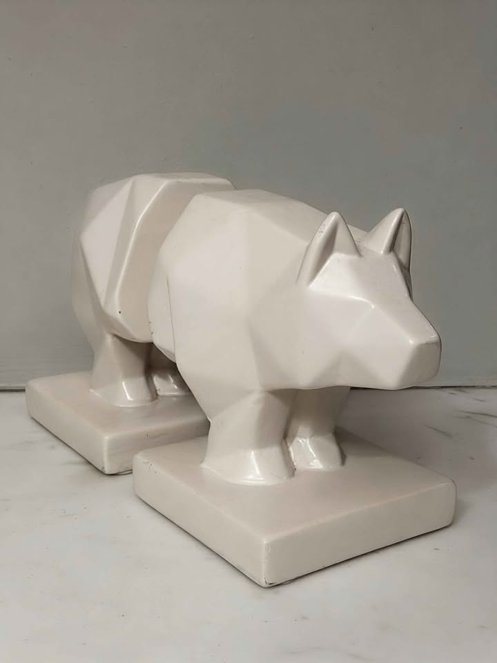 White Ceramic Pig / Bear Book Ends Decor - photo 2