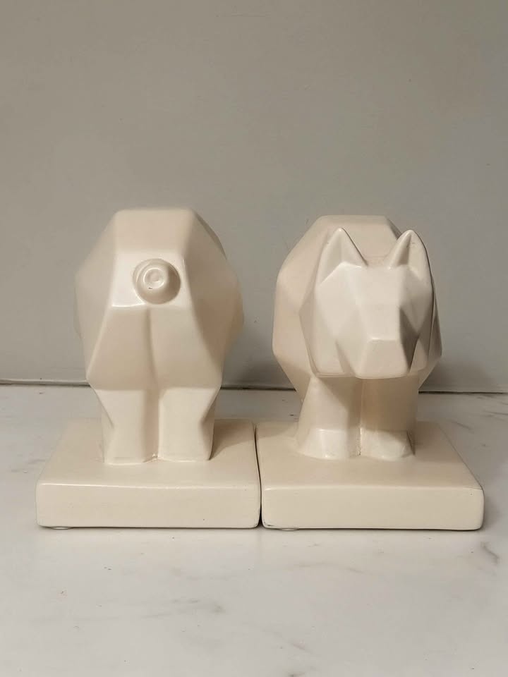 White Ceramic Pig / Bear Book Ends Decor - photo 3