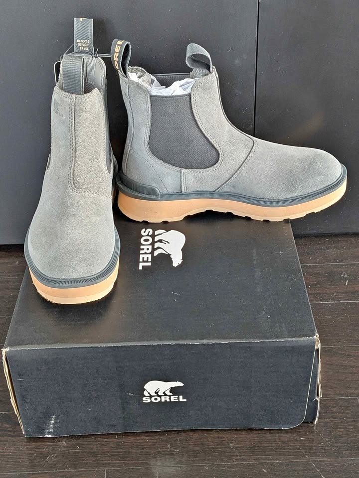 BNWT Sorel Hi-Line Chelsea Waterproof Boot, Size 7