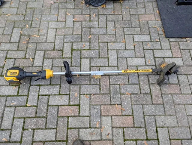 DeWalt 20 volt trimmer