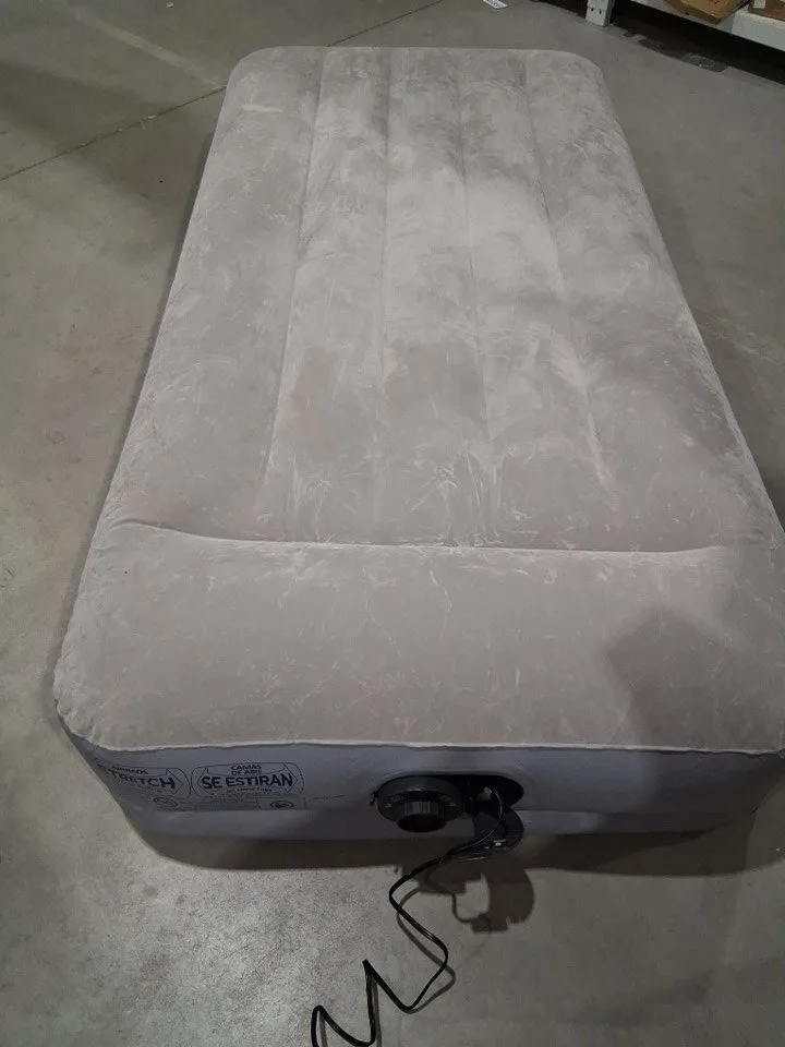 Intex Dura-Beam Air Mattress: Twin, Built-in Electric Pump image indicator(8)