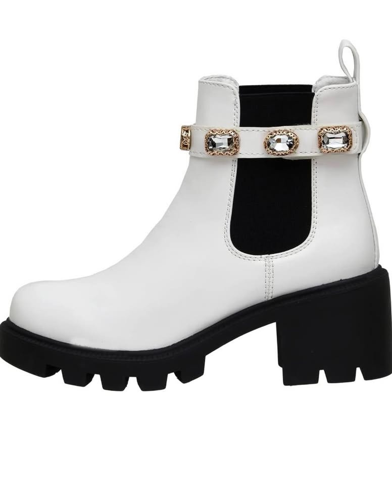 Steve Madden Women’s chelsea boot 9.5 with Jeweled strap - photo 3