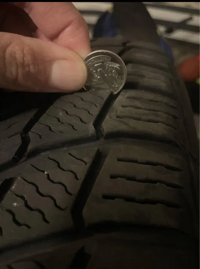 4 Michelin X-Ice Snow Tires 215/65 R17 image indicator(3)