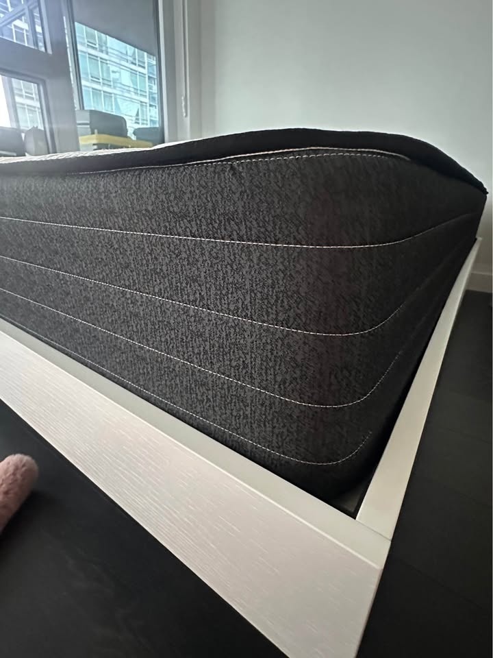 Perfect condition very new King Mattress - Hybrid - Medium Firm - photo 3