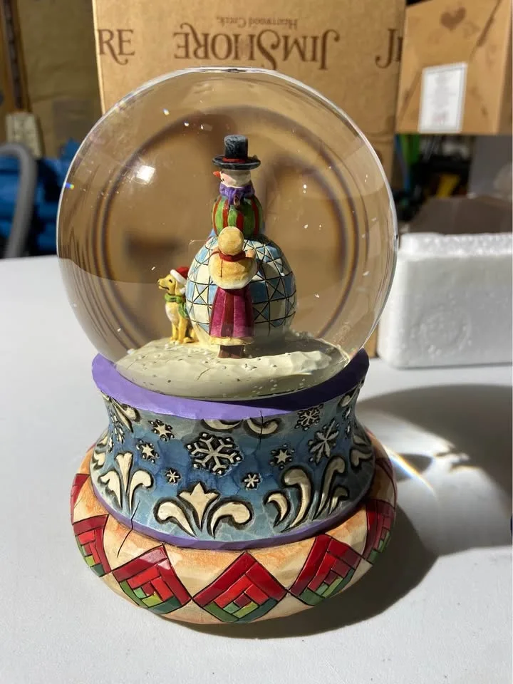 Jim Shore Snowy Day Frosty Friends Musical Snow Globe image indicator(2)