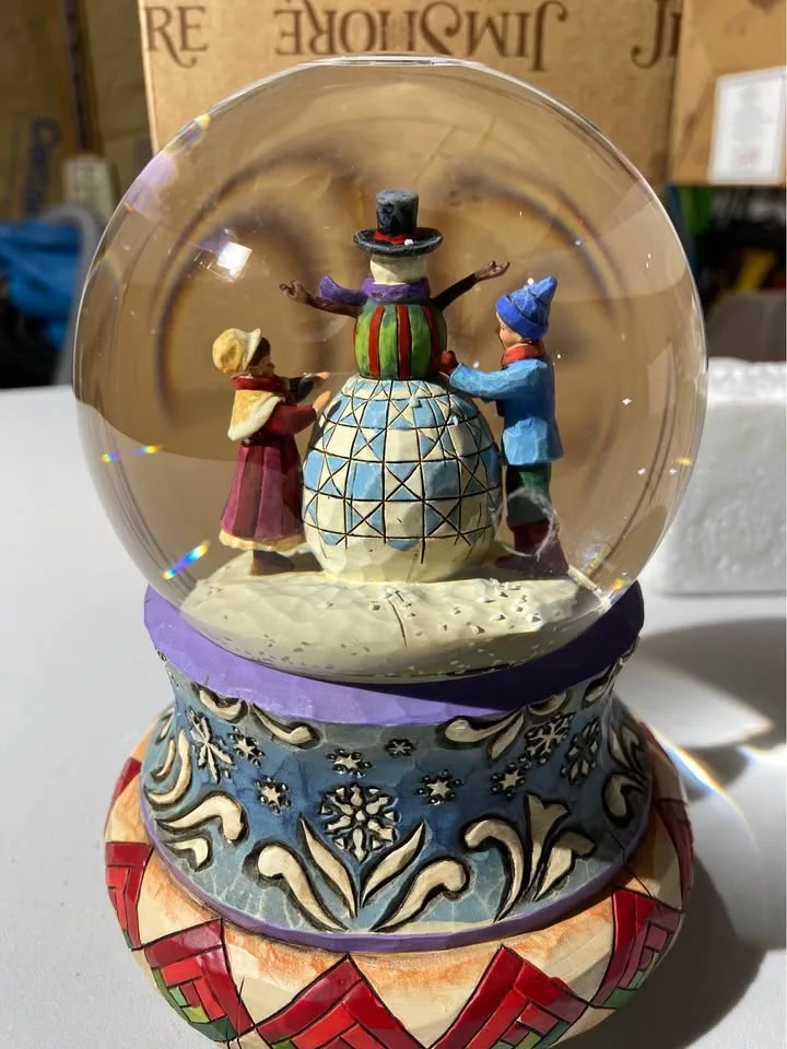 Jim Shore Snowy Day Frosty Friends Musical Snow Globe image indicator(3)