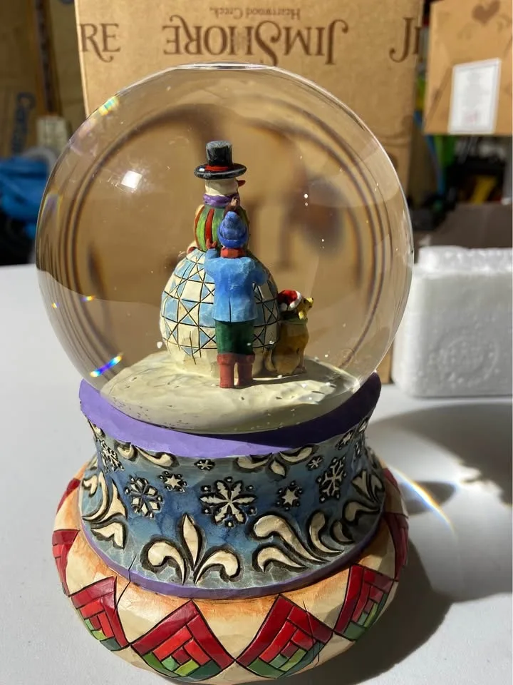 Jim Shore Snowy Day Frosty Friends Musical Snow Globe image indicator(4)