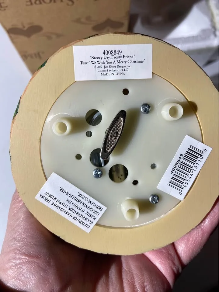 Jim Shore Snowy Day Frosty Friends Musical Snow Globe image indicator(5)