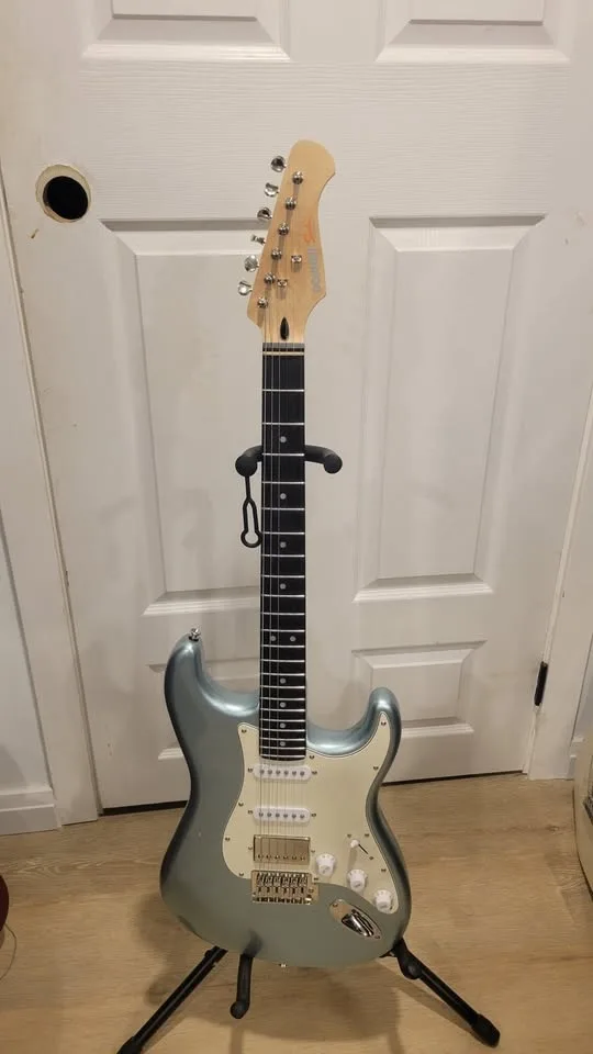 $200 Donner Electric Guitar - Metallic Ice Blue image indicator(2)