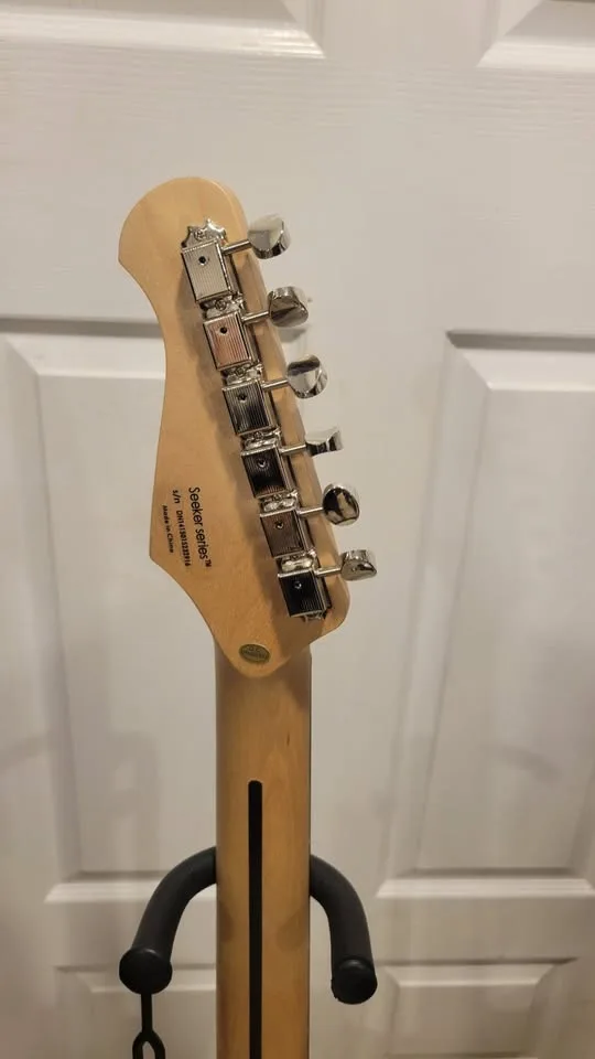 $200 Donner Electric Guitar - Metallic Ice Blue image indicator(5)