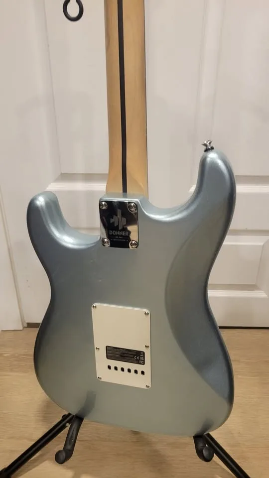 $200 Donner Electric Guitar - Metallic Ice Blue image indicator(7)