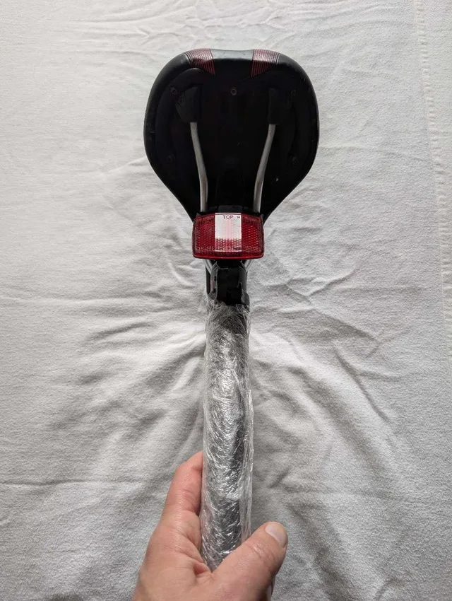 Norco Mountain Bike Seat with Seat Post & Reflector (Black/Red) image indicator(3)