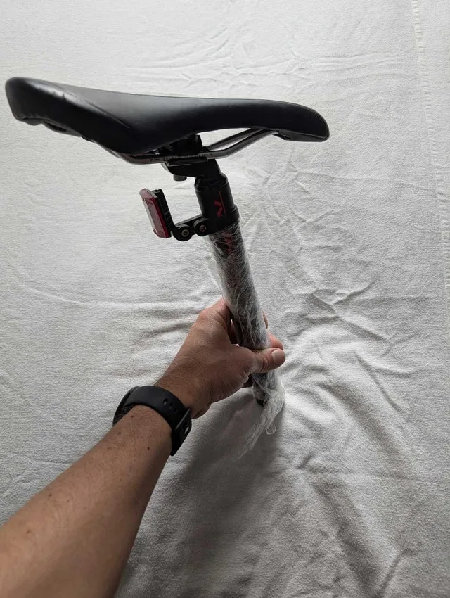 Norco Mountain Bike Seat with Seat Post & Reflector (Black/Red) image indicator(4)