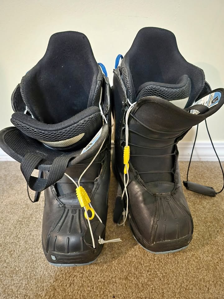 🏂 Burton Snowboard Boots – Size 6.5
